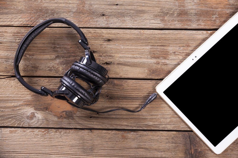 Shutterstock Наушники Планшеты Музыка Tidal