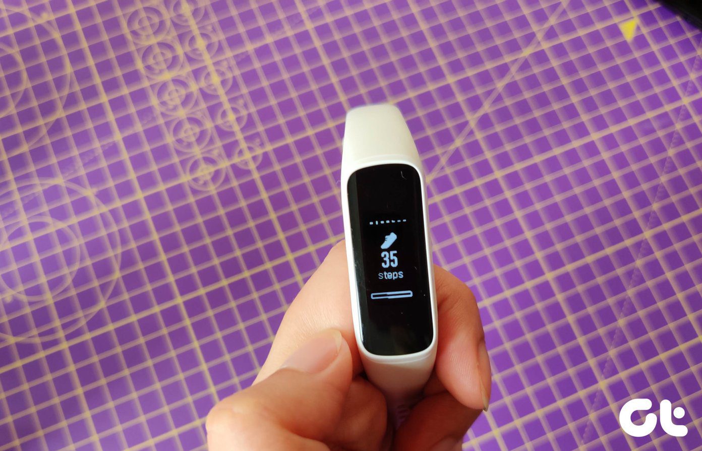 Honor Band 4 против Samsung Galaxy Fit E 23