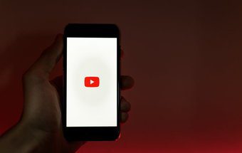 Как добавить текст в видео You Tube после загрузки