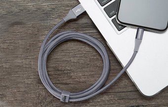 Кабель AmazonBasics с двойной нейлоновой оплеткой Lightning-USB