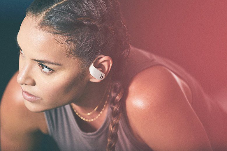 Creative Outlier Air против Powerbeats Pro 4