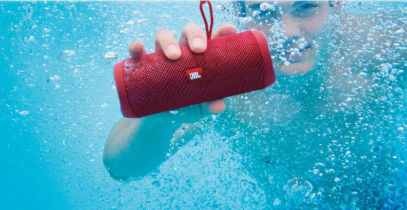 Anker Soundcore Flare против JBL Flip 4 7