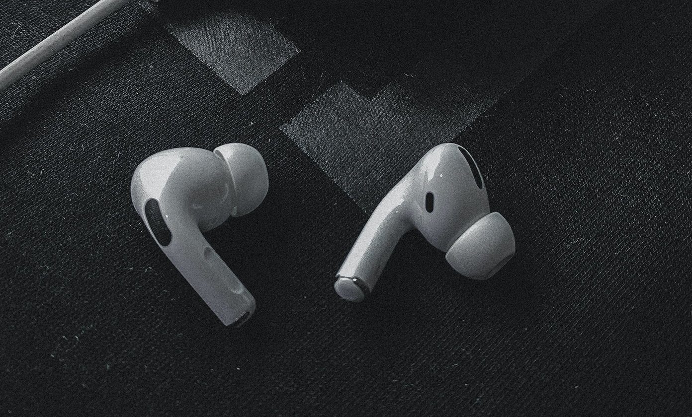 Airpods подключены, но нет звука