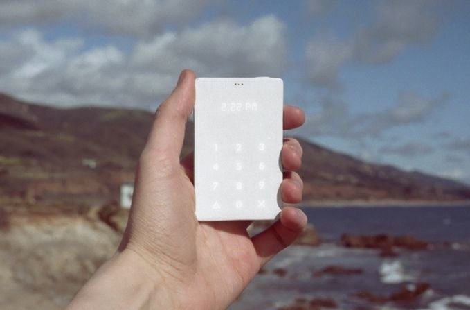 Световой телефон звонит в экстренную службу Kickstarter Cell Flip