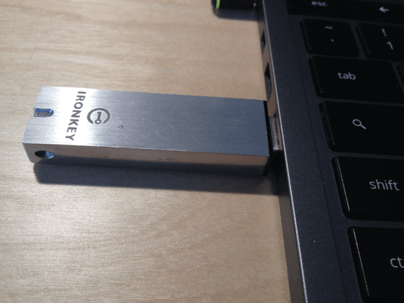 Chromebook с флешкой