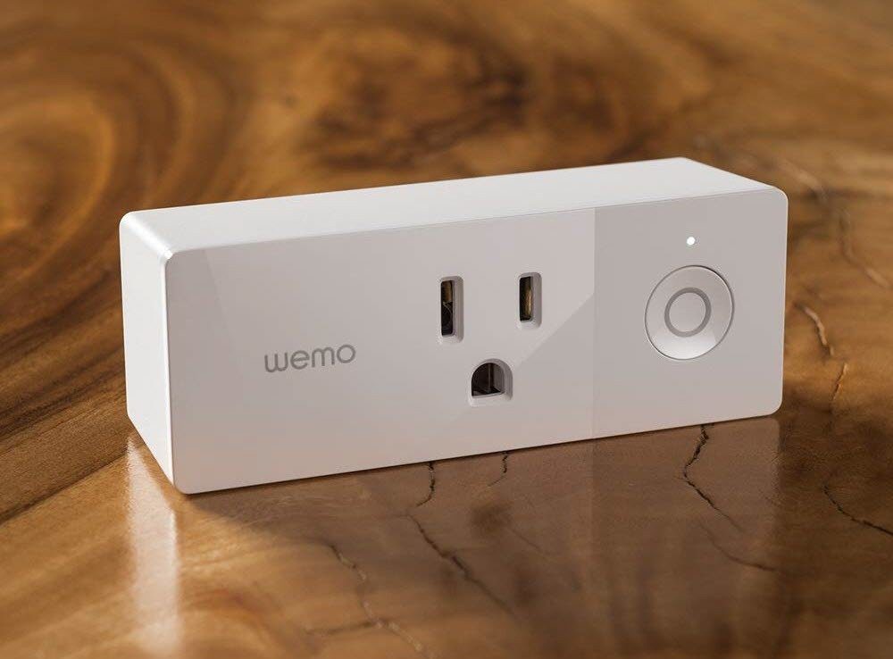 Умная розетка Amazon против Wemo Mini 4