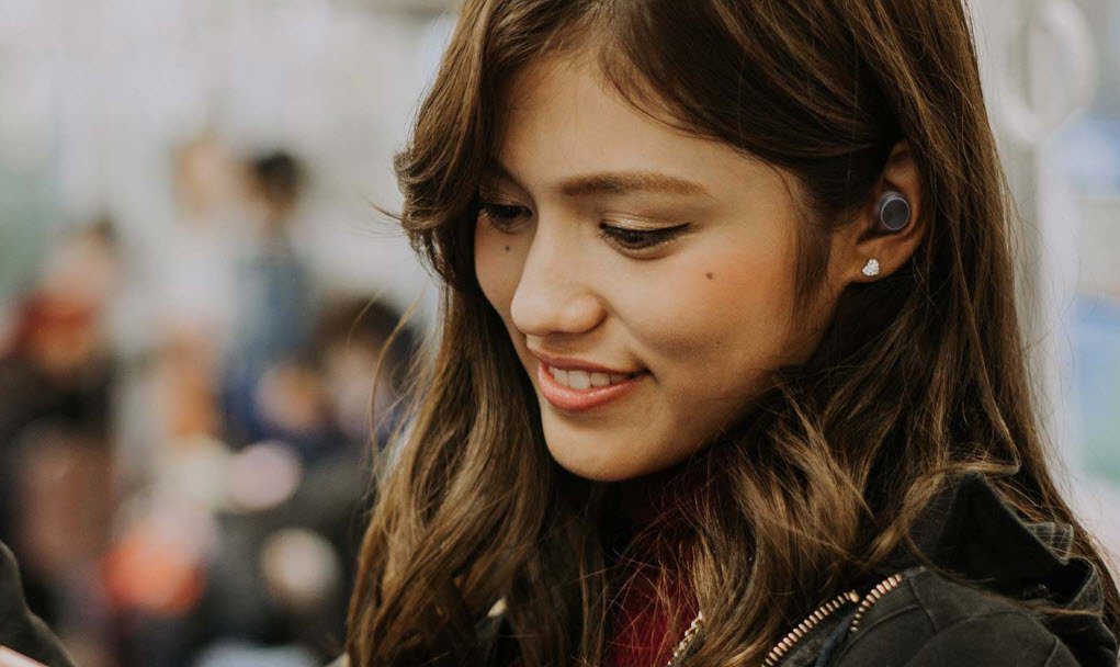 Creative Outlier Air против Powerbeats Pro 15