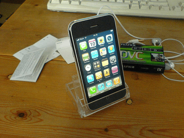 Подставка для смартфона Minidv Casette Case