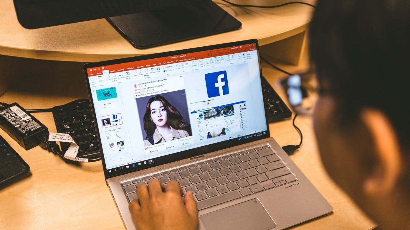 Лента новостей Facebook против историй Fi
