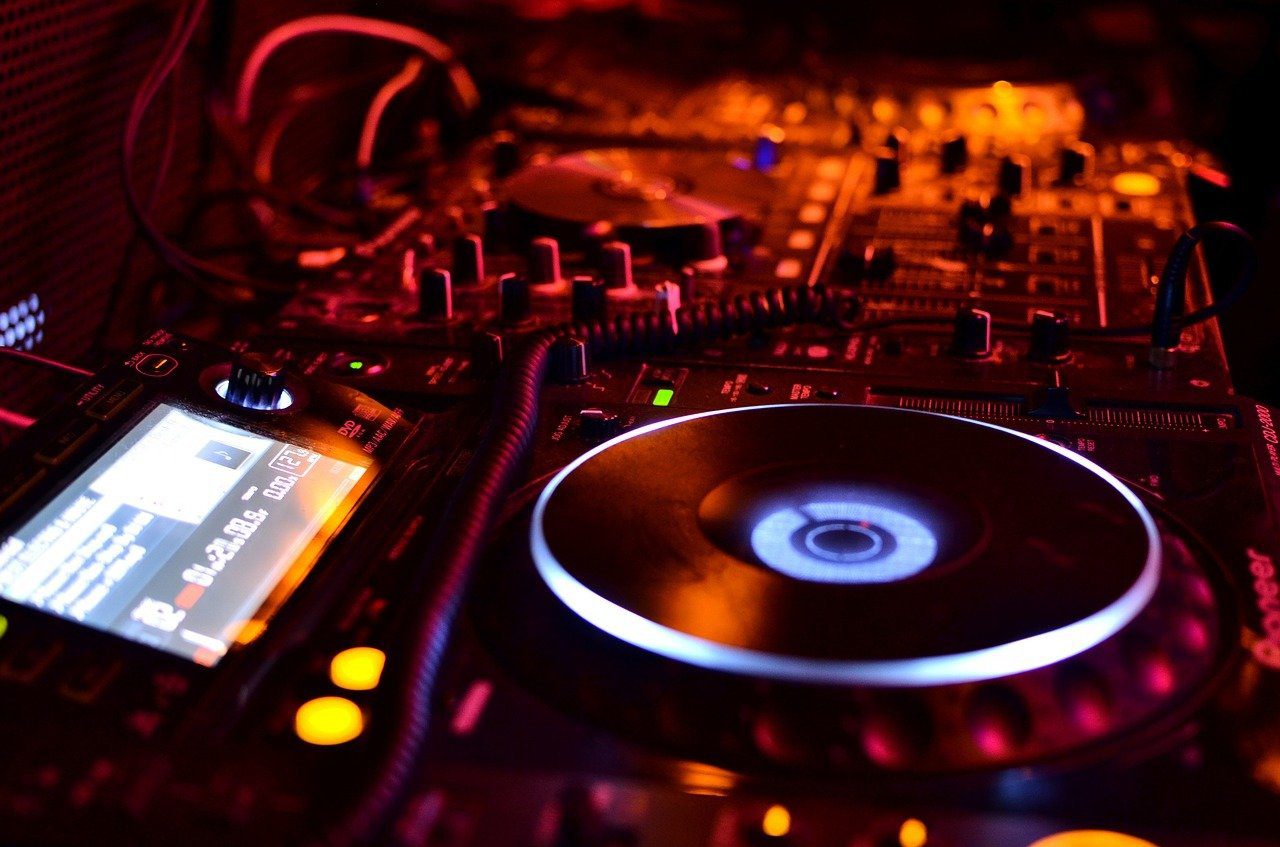 DJ 2581269 1280