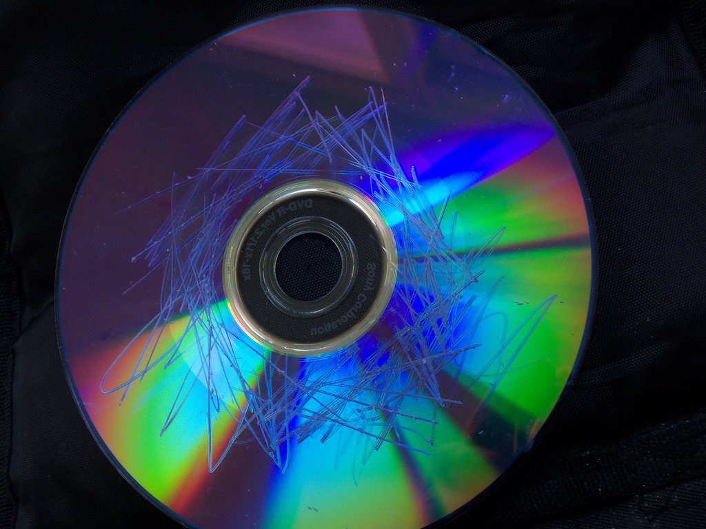 Поцарапанный DVD