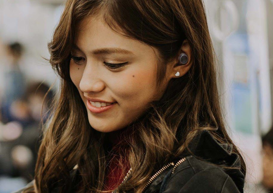Creative Outlier Air против Samsung Galaxy Buds стоит 50 обновлений 2